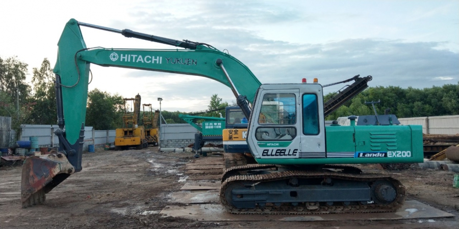 HITACHI EX200