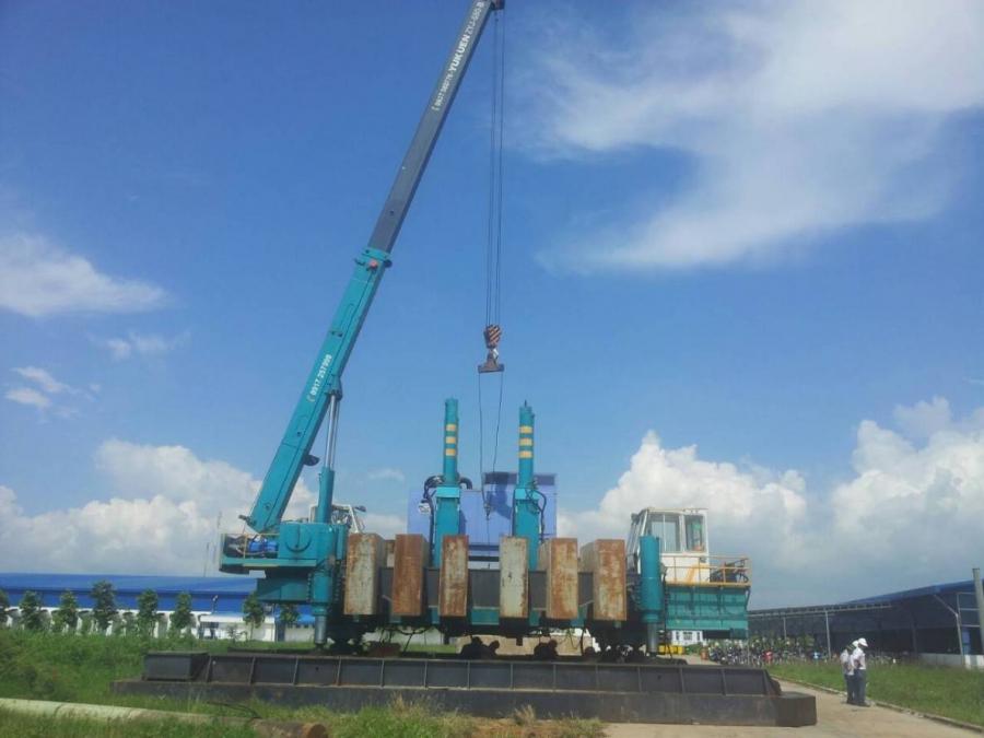 Ép cọc bằng Robot :