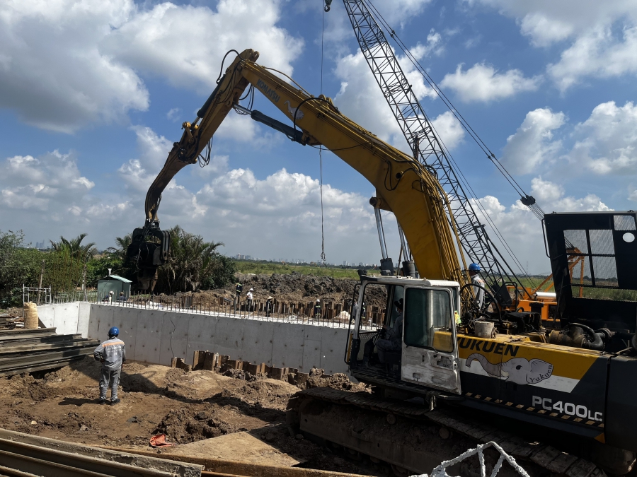 Đóng -  nhổ cừ Larsen :