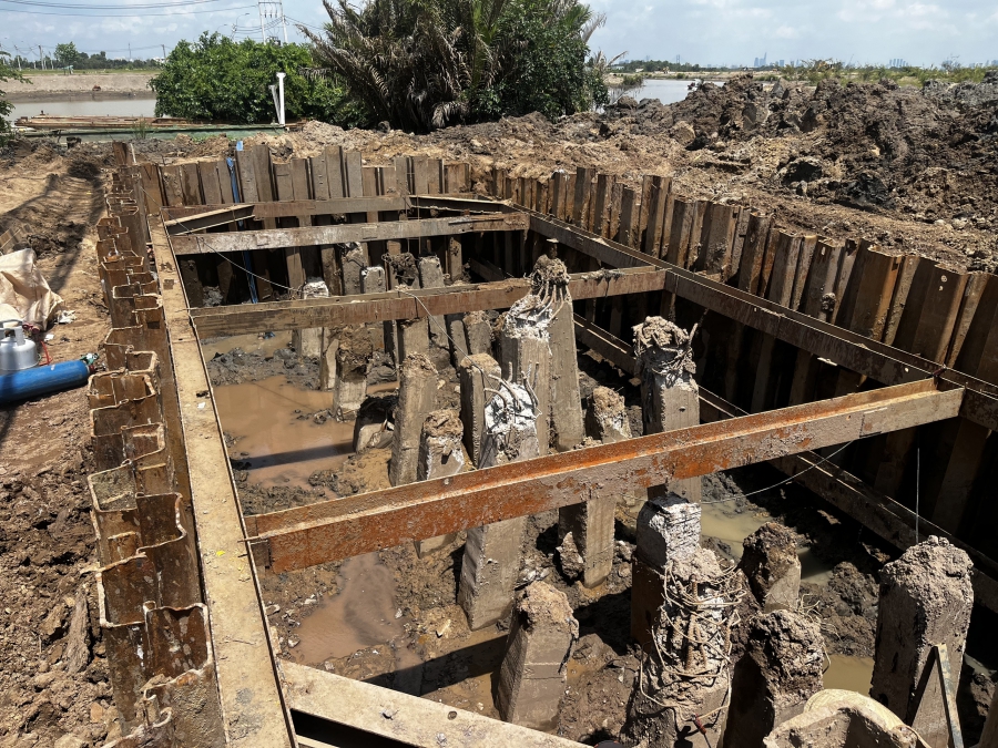 Đóng -  nhổ cừ Larsen :