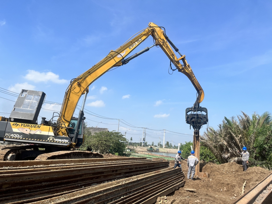 Đóng -  nhổ cừ Larsen :